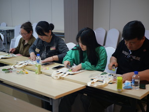 做手工中.jpg